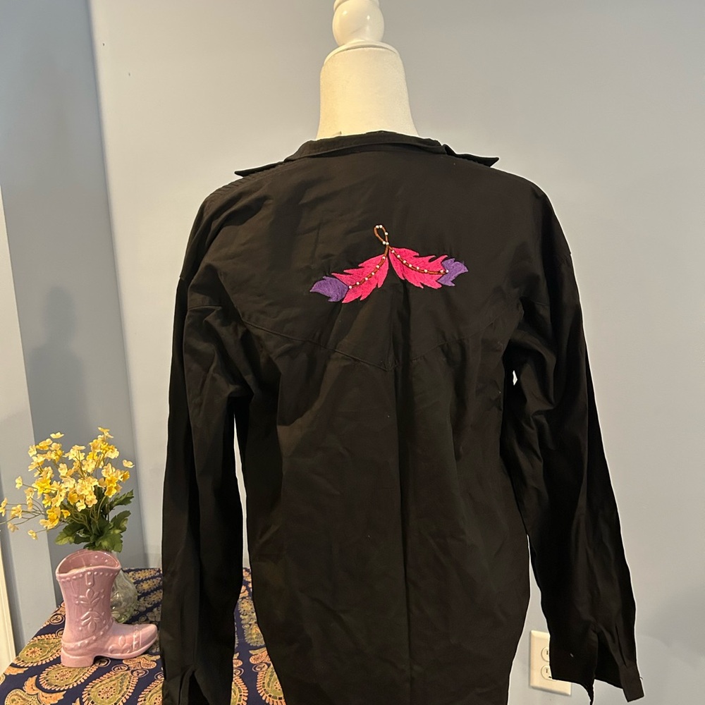Vintage Western Button Up With Embroidered Accents - Picture 4 of 4